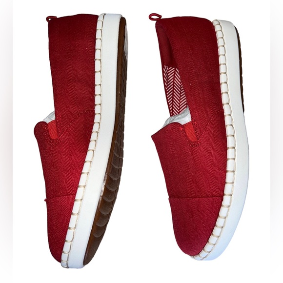 🌹NWB! Clark’s Cloudsteppers Red Slip Ons - Picture 3 of 10